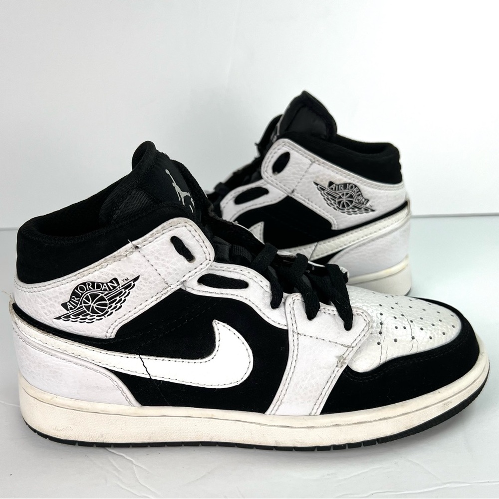 Nike Jordan 1 Retro Mid Tuxedo 2020 Size Y6.5 White Black BQ6472-800 Streetwear